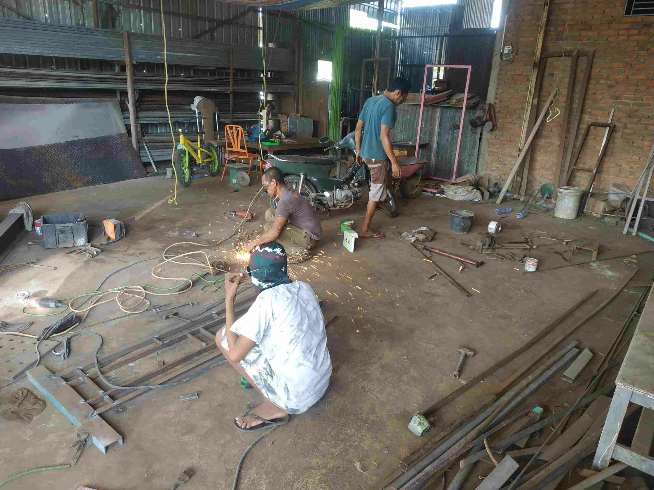 Bengkel Las Karunia Iron: Solusi Otomotif Cilacap yang Tak Terbantahkan